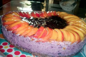 Cheesecake cu afine si nectarine