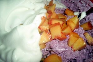 Cheesecake cu afine si nectarine