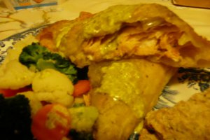 Somon in foietaj  cu garnitura de legume