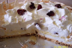 Pavlova cu crema de vanilie si frisca