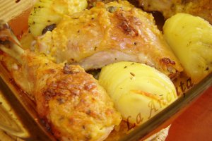 Pulpe de pui cu mustar si cartofi Hasselback