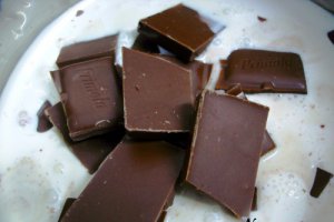 TORT CU CREMA DE CIOCOLATA