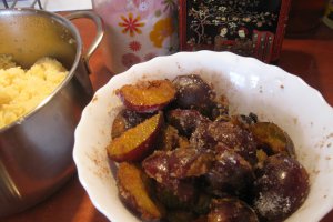 Gomboti cu prune din aluat cu gris
