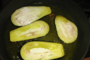 Rulouri de vinete ( involtini di melanze )