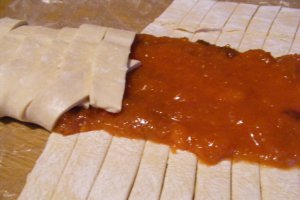 Foietaj cu nuca si dulceata de caise