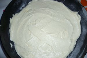 Prajitura cu aroma de vanilie si gem de caise