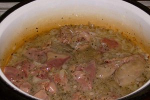 Pateu de ficat de pui cu busuioc si nucsoara