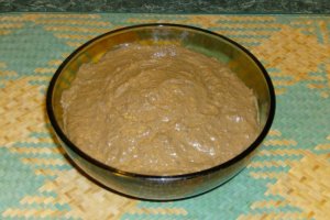 Pateu de ficat de pui cu busuioc si nucsoara