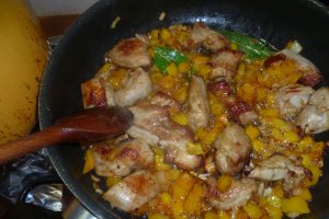Ciulama de curcan cu ciuperci si paste
