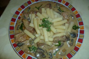 Ciulama de curcan cu ciuperci si paste