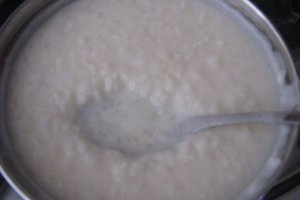 Budinca de orez cu lapte condensat