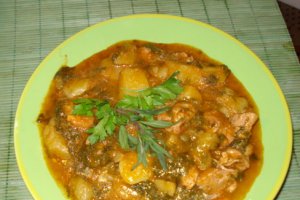 Mancarica de cartofi cu carne si spanac