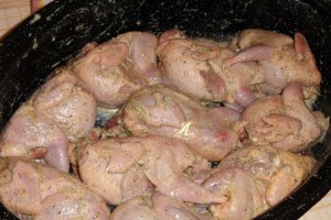 Prepelite in bacon, cu masline si ciuperci