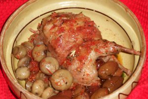 Prepelite in bacon, cu masline si ciuperci