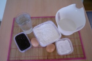 Clatite fantastice cu marmelada de coacaze