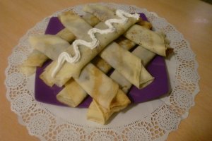 Clatite fantastice cu marmelada de coacaze