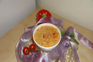 Ciorbita cu legume , carne de porc si smantana