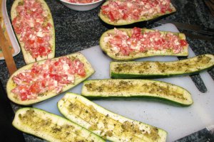 Vinete la cuptor acoperite cu topping de legume
