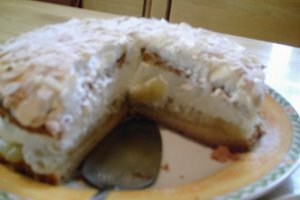 Tort cu mere si frisca(Apfel Torte mit Baiserhaube)