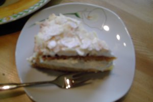 Tort cu mere si frisca(Apfel Torte mit Baiserhaube)