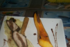 Muschiulet de porc tras in ciocolata servit cu piure, ceapa cipollin si dovleac