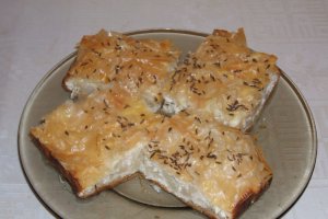 Plăcintă cu conopidă şi brânză