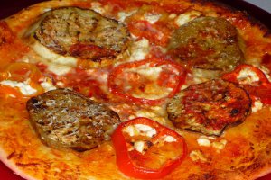 Pizza mediteraneana cu vinete