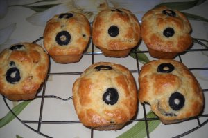 Mini cakes cu masline si rosii uscate