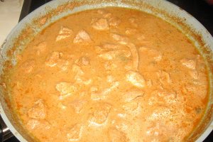 Curry de curcan cu cardamon negru