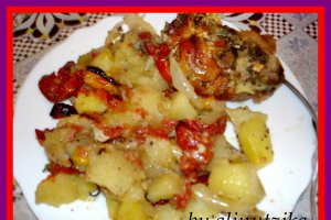 Carne de pui cu legume in vas roman