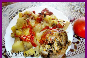 Carne de pui cu legume in vas roman