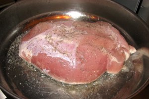 Friptura din pulpa de porc inabusita ,cu garnitura de cartofi