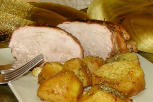 Friptura din pulpa de porc inabusita ,cu garnitura de cartofi