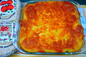 Cartofi cu carne de pui si ciuperci la cuptor