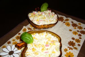 Salata cu surimi si porumb