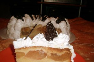 Tort de mere cu crema caramel