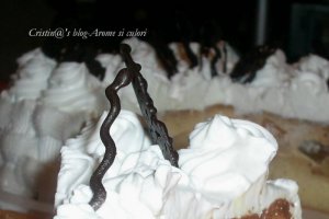 Tort de mere cu crema caramel