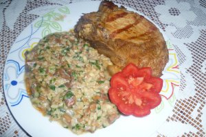 Ceafa de porc cu cereale si galbiori