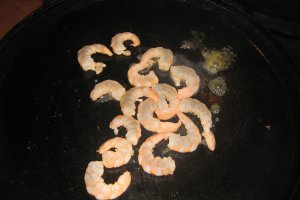 Creveti prajiti cu lamaie, patrunjel si sos de soia dulce