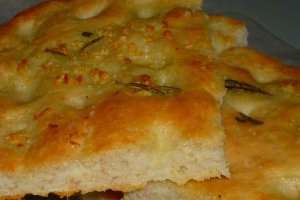 Focaccia alla genovese cu usturoi si rozmarin