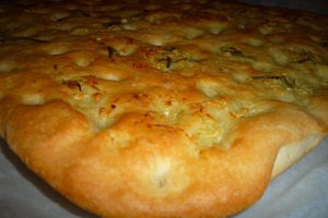Focaccia alla genovese cu usturoi si rozmarin
