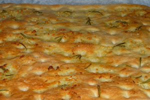 Focaccia alla genovese cu usturoi si rozmarin