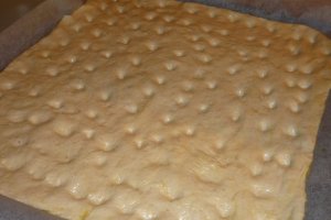 Focaccia alla genovese cu usturoi si rozmarin