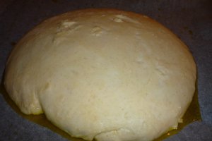 Focaccia alla genovese cu usturoi si rozmarin