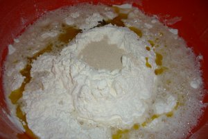 Focaccia alla genovese cu usturoi si rozmarin