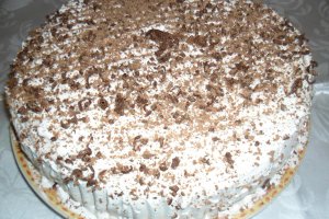 Tort cu crema de frisca si visine