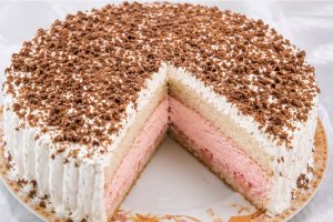 Tort cu crema de frisca si visine