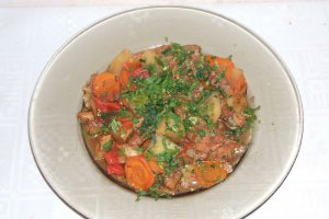 Carne şi legume de toamnă la cuptor