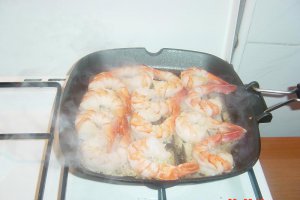 Creveti cu sparanghel si ciuperci sote