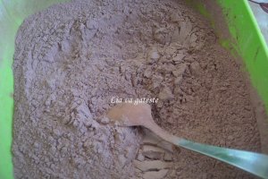 Ciocolata de casa cu fulgi din orez brun